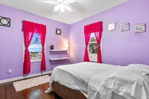 The Pink Room near Yale Hospital/Bridegport in Bridgeport, USA