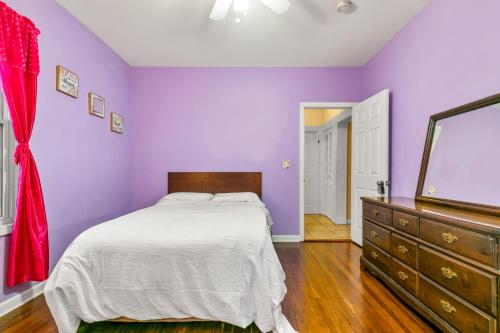 The Pink Room near Yale Hospital/Bridegport in Bridgeport, USA