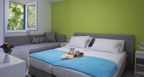 One-Bedroom Apartment image 10