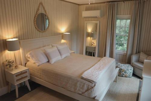 Hillside Haven: Luxe Farm Escape - 5BR-2 King Beds in Swanzey, USA