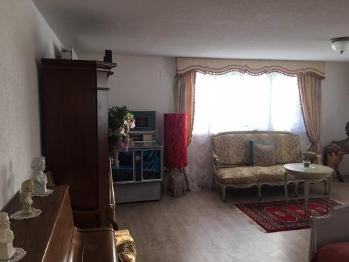 Double room in nice house near the forest (basement floor)