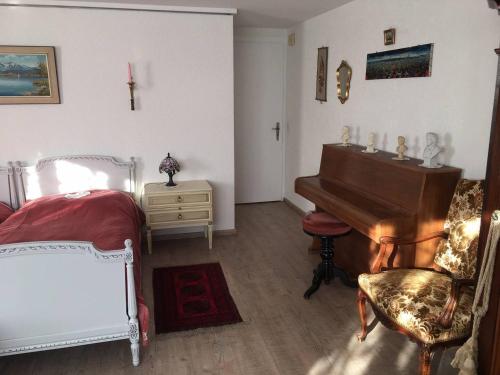 Double room in nice house near the forest (basement floor)