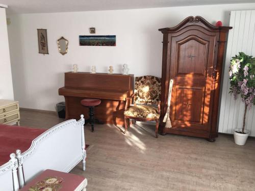 Double room in nice house near the forest (basement floor)