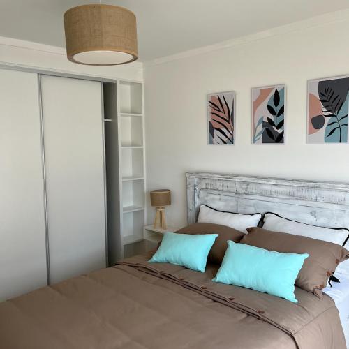One-Bedroom Apartment image 6