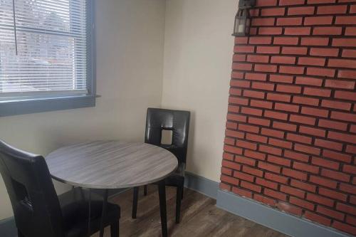 Quiet 3 bed with fenced yard in ฮิลล์ท็อป