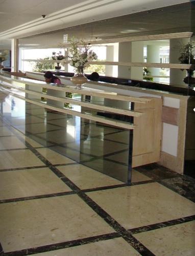 Előcsarnok, Torre Nueva York Parada 5 Brava in Aidy Grill