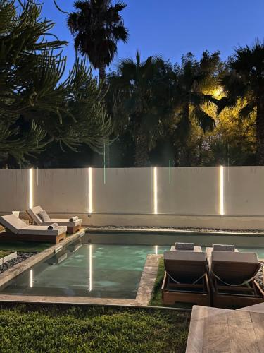 Luxury Villa with Pool, BBQ & Garden in Vouliagmeni, Athens (photo 6)