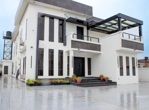 Luxurious Villa & Vacation Home - Starlink Wi-Fi & Swimming Pool