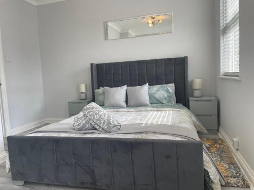 Luxury 2 bedroom maisonette with private garden, fibre WIFI, Sky channels