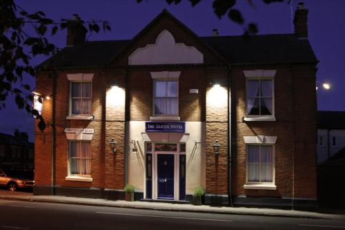 The Queen Hotel - Accommodation - Olney