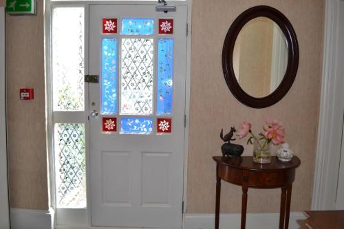 Удобства, The Queen Hotel in Олни