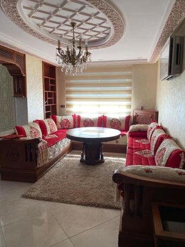 Belle appartement au 1er etage avec climatisation, ascenseur, ADSl, etc a Nador-Neuf in Nador