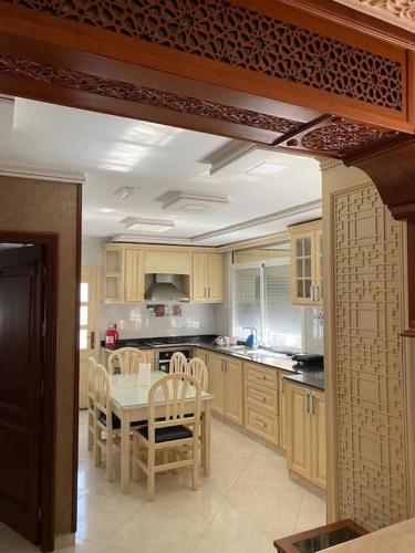 Belle appartement au 1er etage avec climatisation, ascenseur, ADSl, etc a Nador-Neuf in Nador