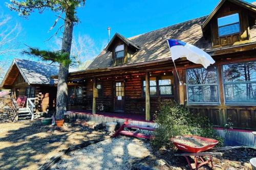 3 Bedroom log cabin with hot tub at Bear Mountain thumb 2
