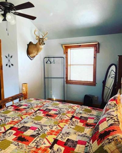 3 Bedroom log cabin with hot tub at Bear Mountain thumb 3