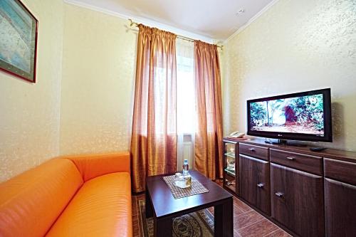 Vladimir Plaza - main image
