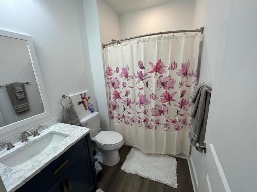 NEW 3 bedroom - Thoroughbred Farm & Lake Views! in Saratoga Springs, USA