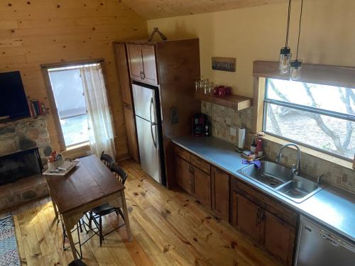 Iekārtas, Modern Cabin with Hill Country Views in Rio Frio (TX)