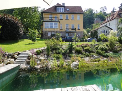 B&B Waltershausen - Pension Villa am Burgberg - Bed and Breakfast Waltershausen