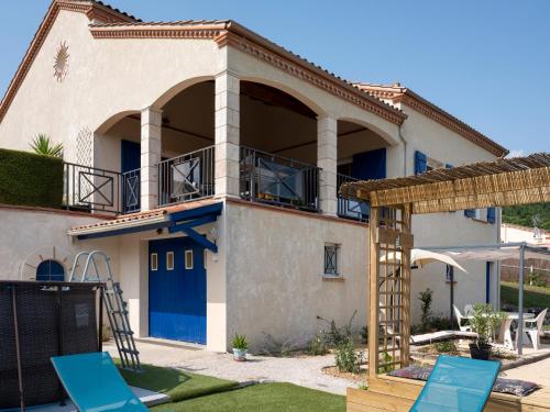 Maison avec vue panoramique, piscine et spa