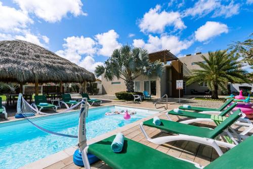 Koyari Modern Condos 9BR 7BA Sleeps 26 w/Pool and Roof Deck