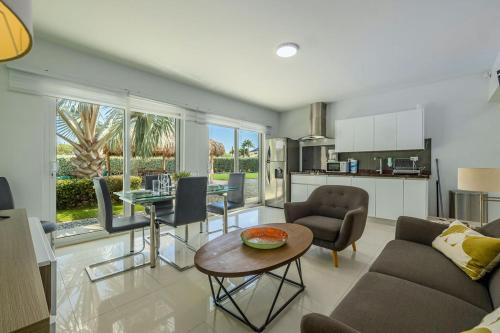 Koyari Modern Condos 9BR 7BA Sleeps 26 w/ Pool and Roof Deck