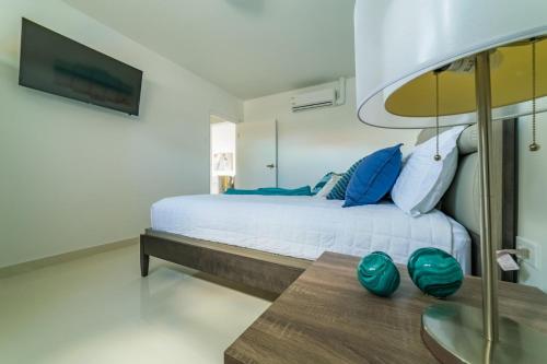 Koyari Modern Condos 9BR 7BA Sleeps 26 w/ Pool and Roof Deck