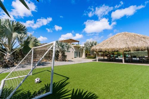 Koyari Modern Condos 9BR 7BA Sleeps 26 w/ Pool and Roof Deck