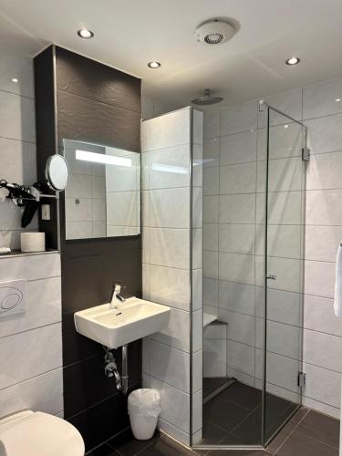 an Hotel - image 2