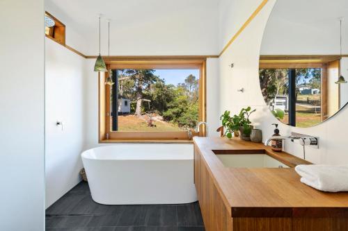 'Questa' Heritage Cottage in North Bruny