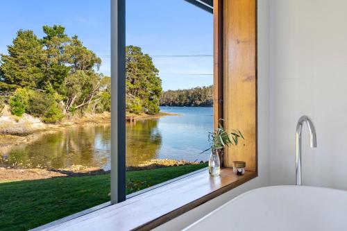 'Questa' Heritage Cottage in North Bruny