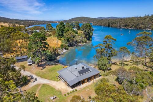 'Questa' Heritage Cottage in North Bruny