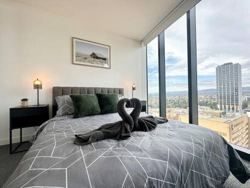 Luxury Top Level 1 Bedroom Apartment with Stunning View in Adelaide CBD - 1 minute walk to Rundle mall - Free Wifi & Netflix