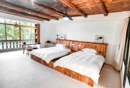 2 queen beds