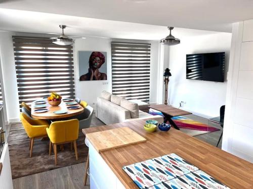 Acogedora casa en Madrid con piscina privada, jacuzzy y garaje, Мадрид (фото 9)