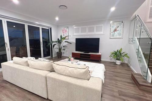 7 Aurora Ave Dunmore in Shellharbour