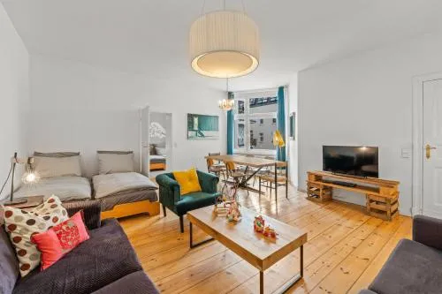 TheWilhelmshavener Group Apartment, group & family friendly, 100m2, 2BR, 1 living room, huge table, ideal for 4 - 6 Guests in Berlin, Deutschland