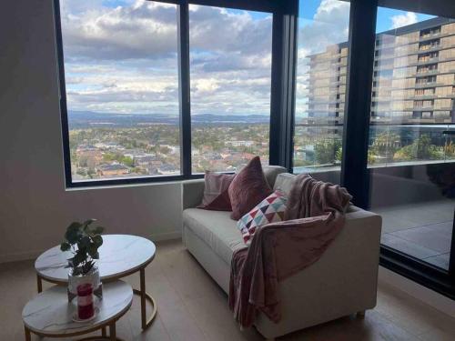 Top Floor Mountain View Luxury Rental Unit in SkyGarden Glen - Apartment - Glen Waverley