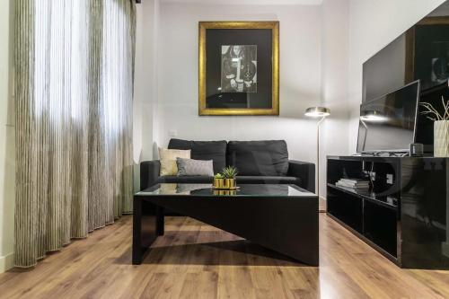Black & Gold Suite Picasso-Inspired REMS, Malaga
