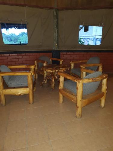 Masai Mara Explore Camp in นาร็อค