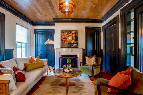 Vine & Sand--Southold NY's Newest B&B in Southold (NY)