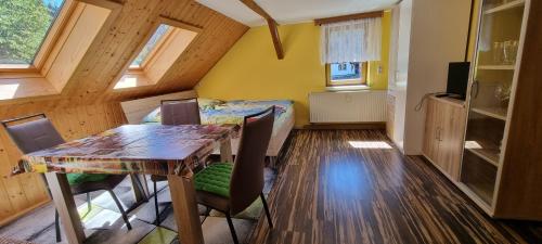 Ferienwohnung am Fuße des Schwartenberges - Apartment - Neuhausen