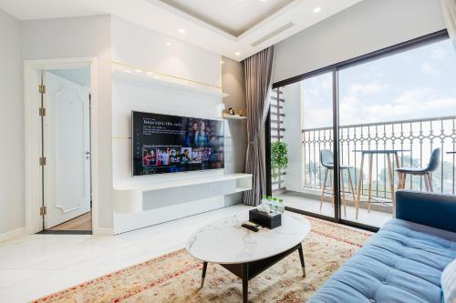 Lake View 2BR Apartment