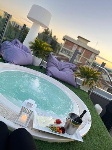 Q Hotel