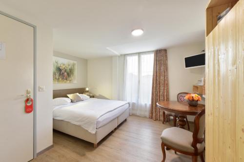 Standard Double Room with Queensize Bed 