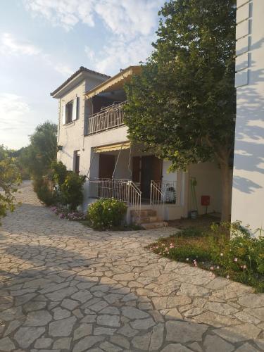 ΣΠΙΤΙ ΣΕ ΣΥΓΚΡΟΤΗΜΑ ΜΕ ΠΙΣΙΝΑ Mary's house gîte à louer Yiannoulaíika