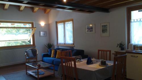 2 bedrooms, 3 beds