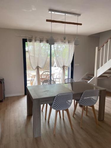 Charmante maison de location à Blauzac (30) (Charmante maison de location a Blauzac (30)) in Bourdic