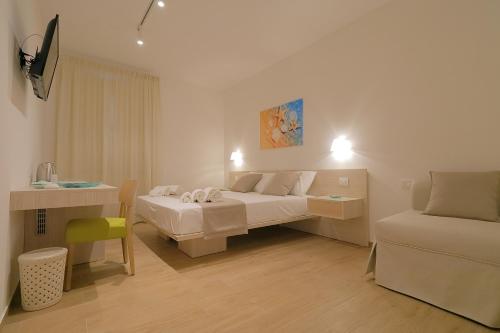 Standard Quadruple Room image 2