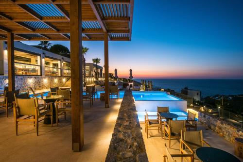 Swimming pool, Happy Cretan Suites in Gazi